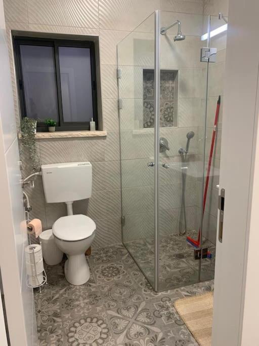 קסם של אירוח Apartamento HaGosherim Exterior foto