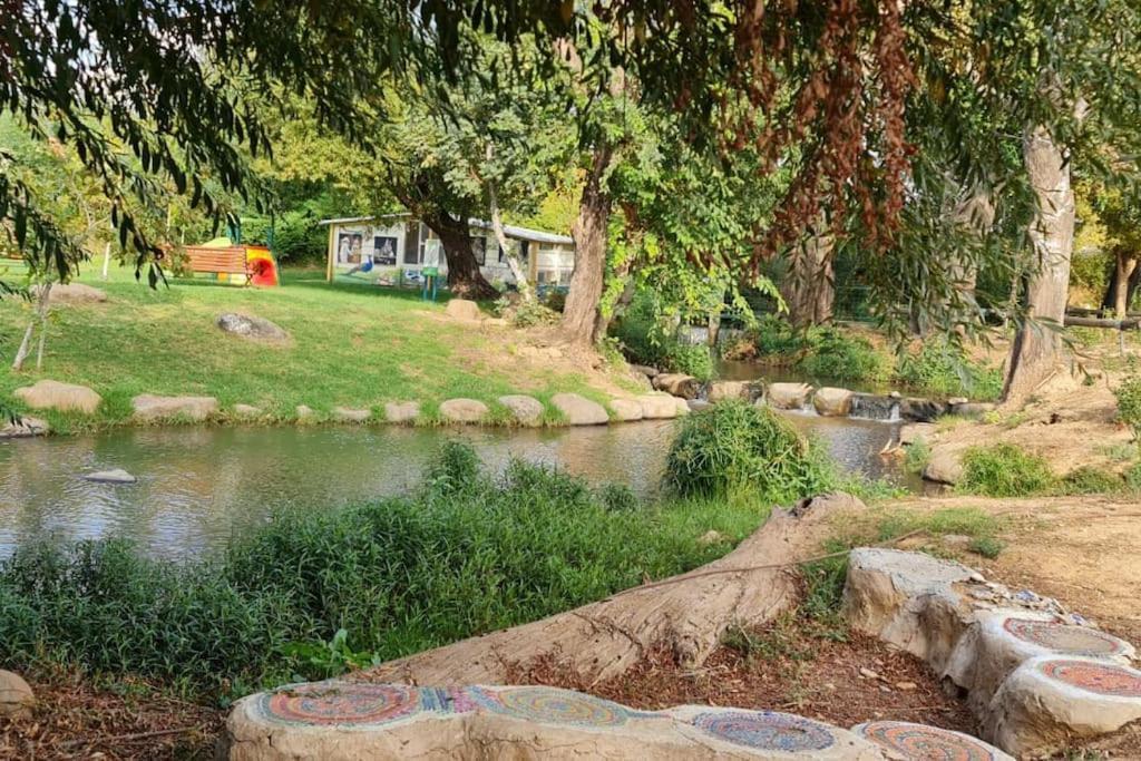 קסם של אירוח Apartamento HaGosherim Exterior foto