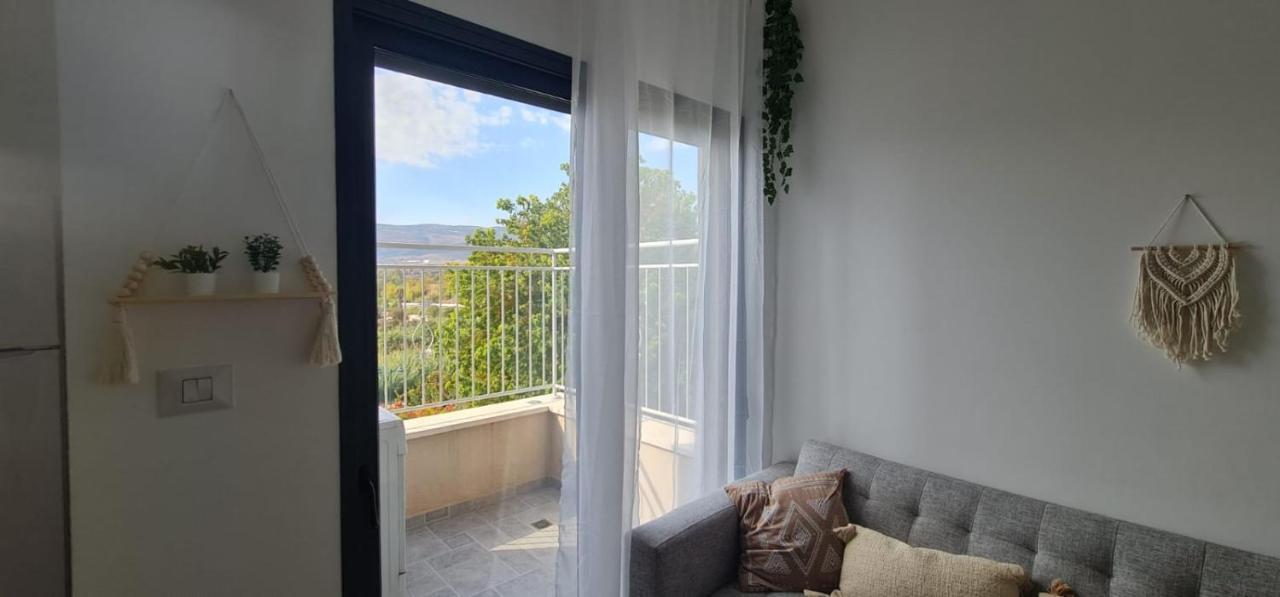 קסם של אירוח Apartamento HaGosherim Exterior foto