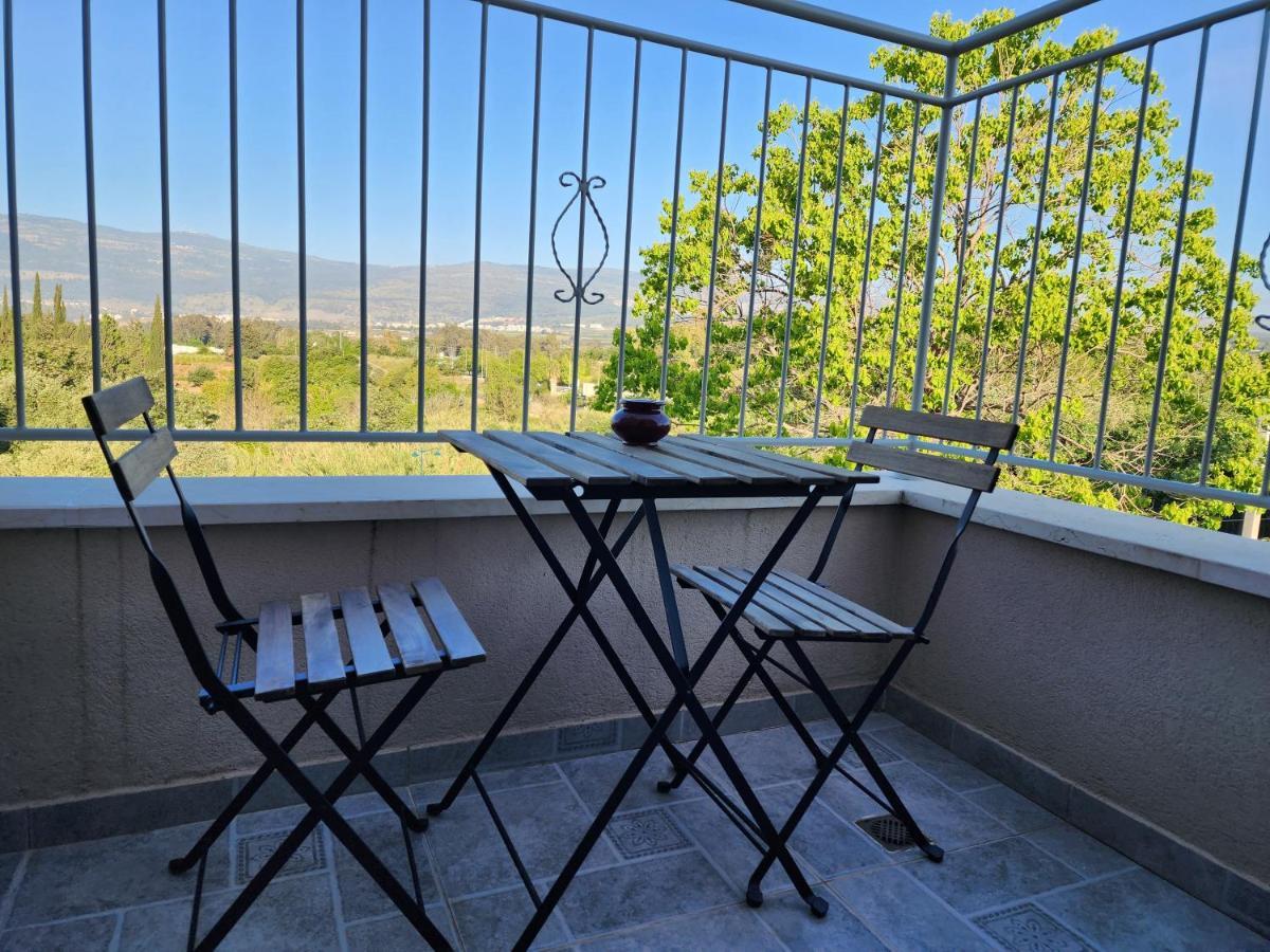 קסם של אירוח Apartamento HaGosherim Exterior foto